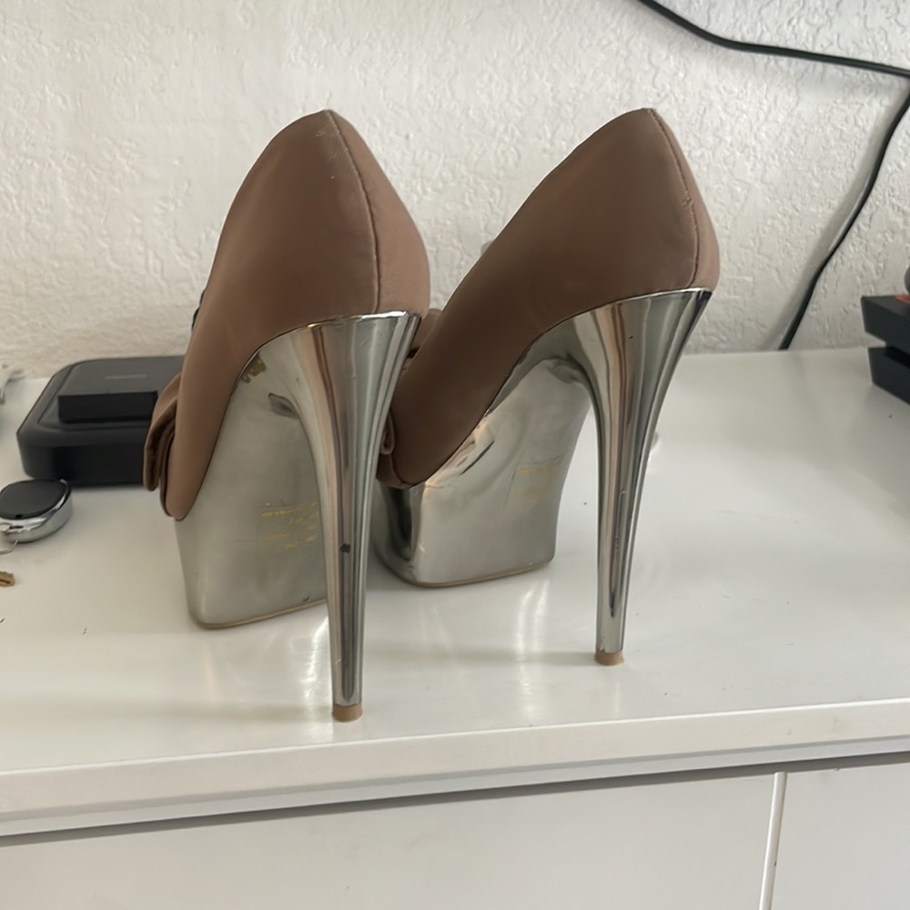 Heels - Picture 3 of 3